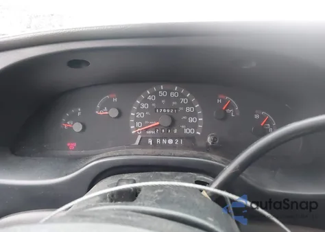 1997 Ford E-250 Standard z USA, uszkodzony, nr VIN 1FTFE24L3VHB69689